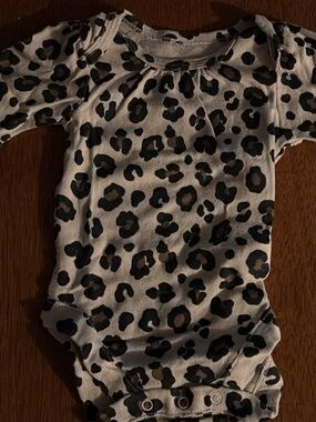 The Children's Place Gray and Black Leopard Print Long Sleeve Bodysuit